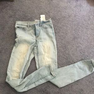 3/$12 311 Levi’s shaping skinny size 26x30.